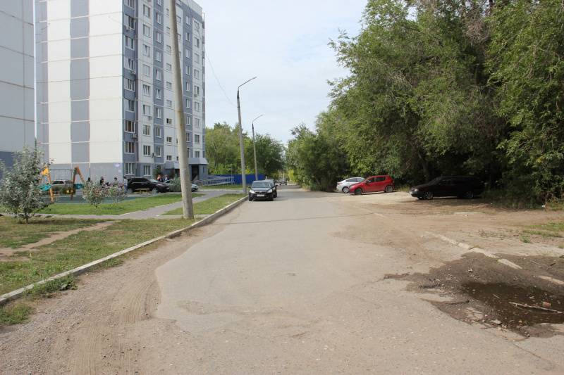До конца сентября запланировано отремонтировать дорогу с обустройством тротуара по улице Нахимова к гимназии № 59