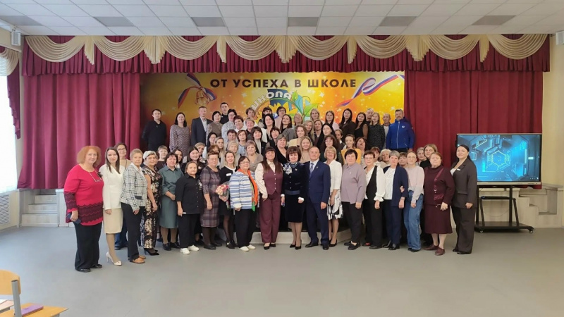 Депутаты Городской Думы поздравили педагогов с Днем учителя! 