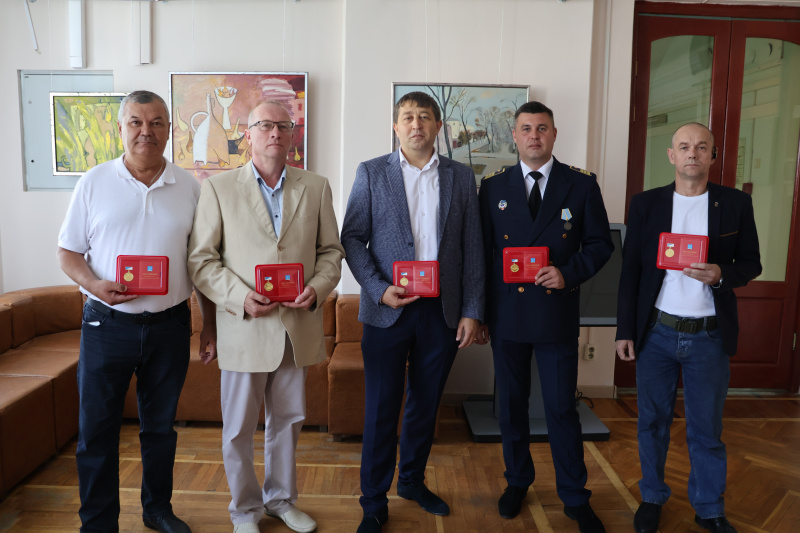 Ульяновская Городская Дума отметила активных ульяновцев нагрудными знаками «За содействие СВО»