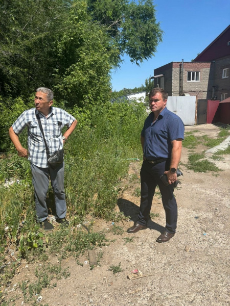 На улице Академика Павлова, 34 решают проблему с организацией уличного освещения