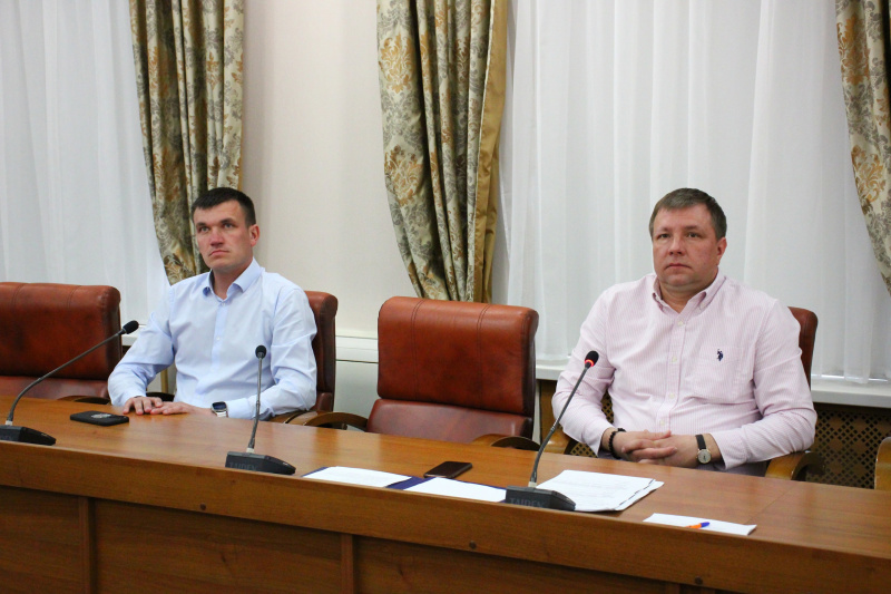 Разбита плитка, облезла краска, разрушено ограждение: депутаты Гордумы требуют отремонтировать памятники ВОВ в пригороде Ульяновка