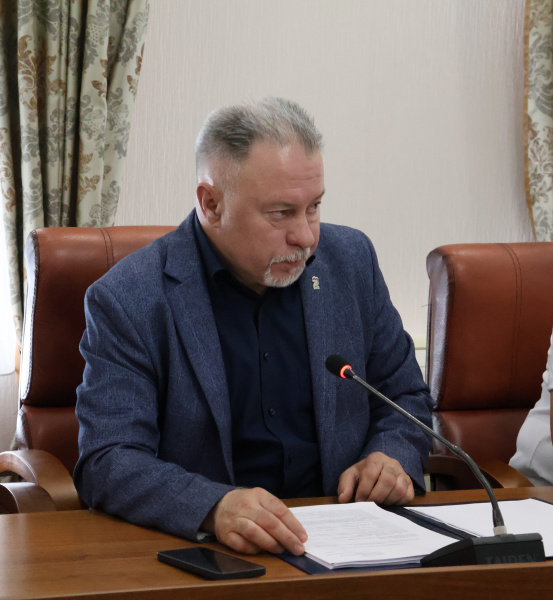 Игорь Крючков: в следующем году необходимо уделить внимание развитию муниципальных предприятий, транспортной и дорожной отраслей, а также обустройству остановочных павильонов