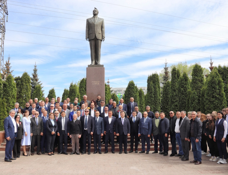 100 лет исполняется со дня рождения национального лидера азербайджанского народа Гейдара Алиева
