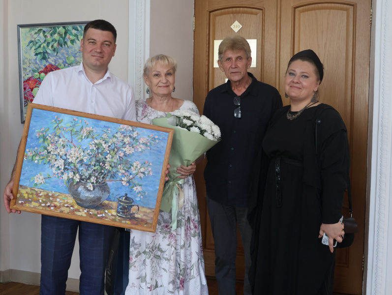 В Ульяновской Городской Думе открылась выставка Людмилы Слесарской «Мелодии лета» В Ульяновской Городской Думе открылась выставка Людмилы Слесарской «Мелодии лета»