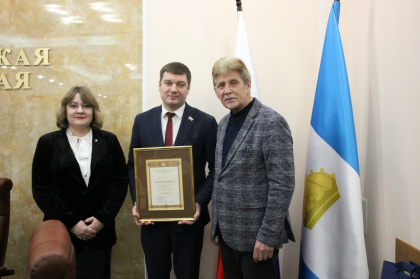 Депутатам Ульяновской Городской Думы передали награду от Всероссийской творческой общественной организации «Союз художников России»