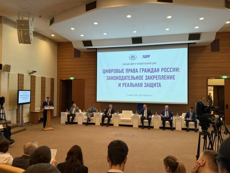 Депутат Ульяновской Городской Думы Марат Бакеев принял участие в круглом столе в Госдуме по законопроекту о защите цифровых прав граждан России