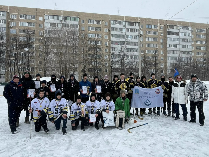 В Ульяновске состоялся турнир по хоккею с мячом среди дворовых команд