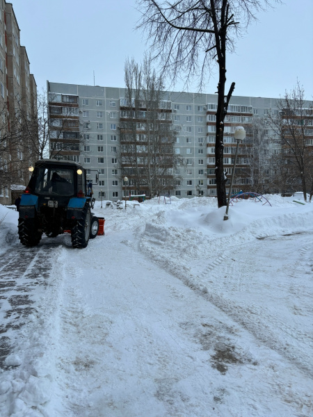 В Ульяновске продолжается активная работа по уборке снега