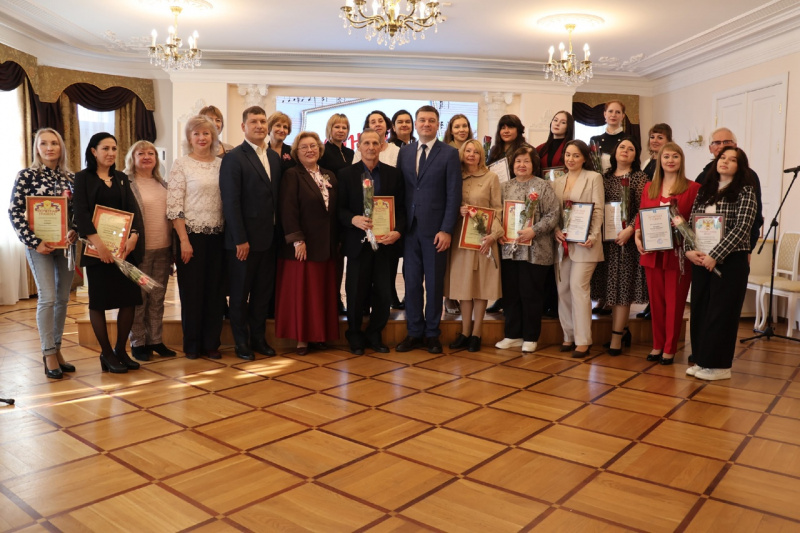 Учителей Ульяновска поздравили с профессиональным праздником