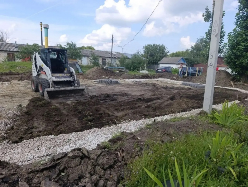В пригородных территориях устанавливают новые игровые площадки благодаря Проекту поддержки местных инициатив
