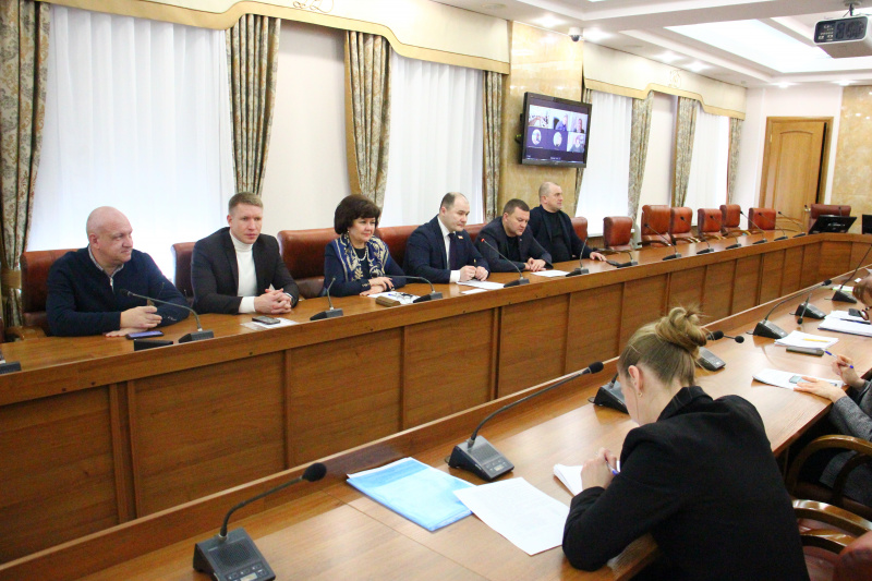 Депутаты гордумы проконтролируют работу подрядчиков по ремонту спортивных клубов