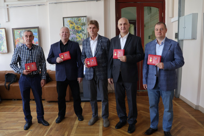 Ульяновская Городская Дума продолжает отмечать активных ульяновцев нагрудными знаками «За содействие СВО»