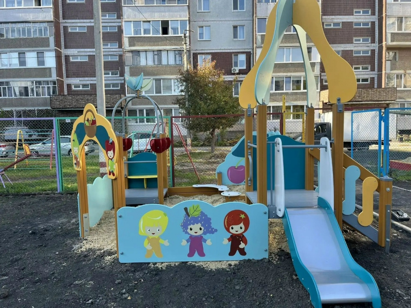Во дворах Ульяновска устанавливают новые игровые площадки  благодаря «Народному бюджету»