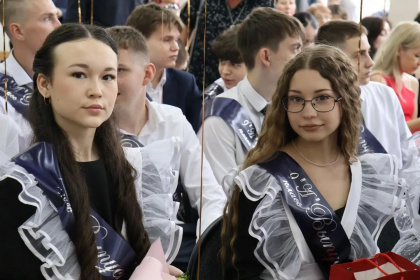 В школах Ульяновска прозвенели последние звонки